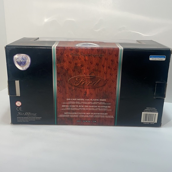1946 Ford Sportsman Light Blue Signature Series 1:18 scale Mint In Box! - Picture 8 of 11